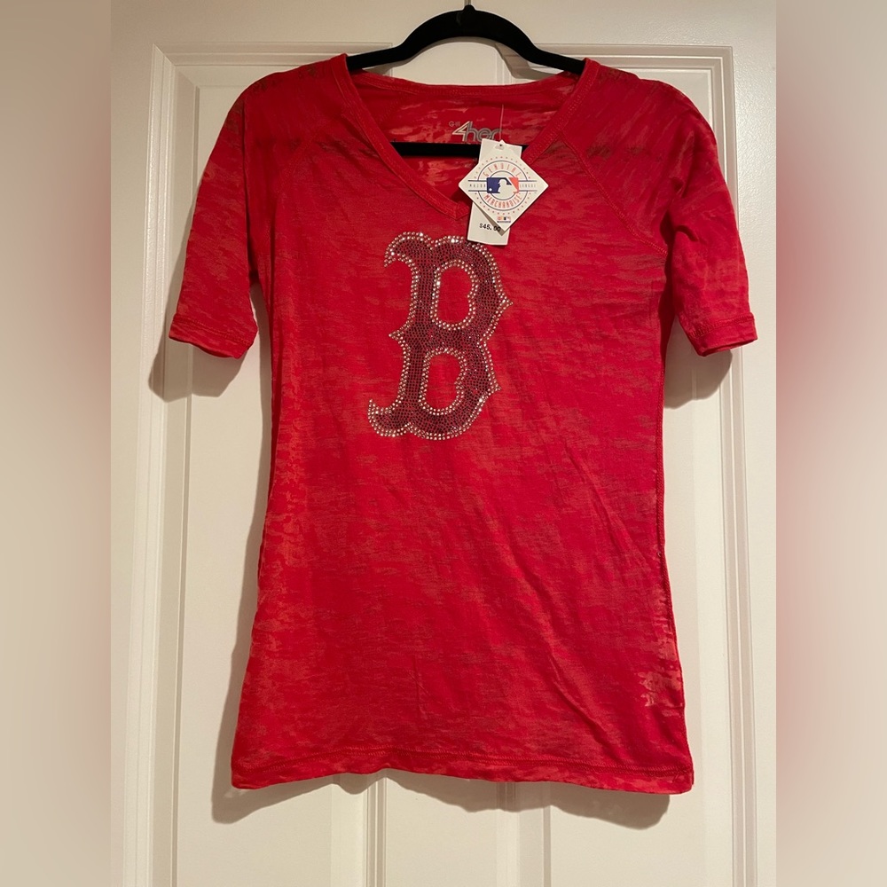 Red Sox top size small